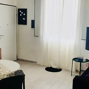 https://casa-clara-lecce.lecce-hotels.com